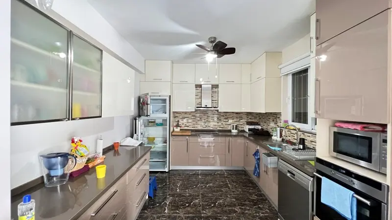 Fitted kitchen